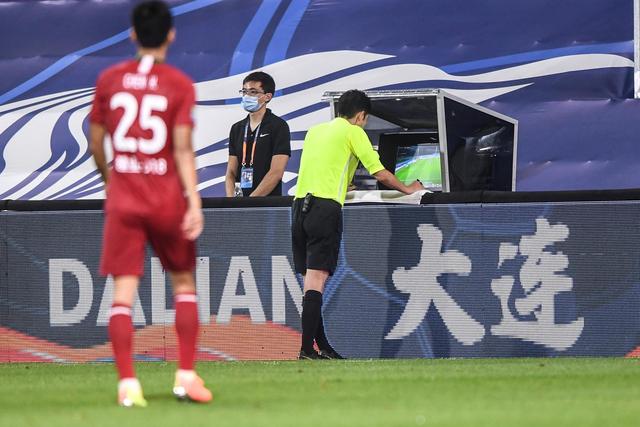 王哲林15+12刘铮14分 上海6人上双险胜北京